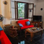 Appartement With Garden Amarynthos