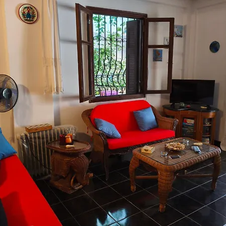 Apartment With Garden Amarynthos