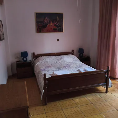 Apartment With Garden *